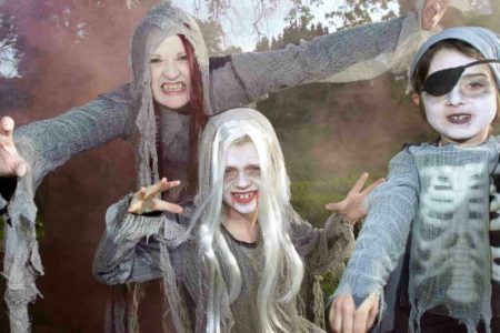 Idee di Travestimenti da 6 Persone ideali a Carnevale, Halloween e Natale